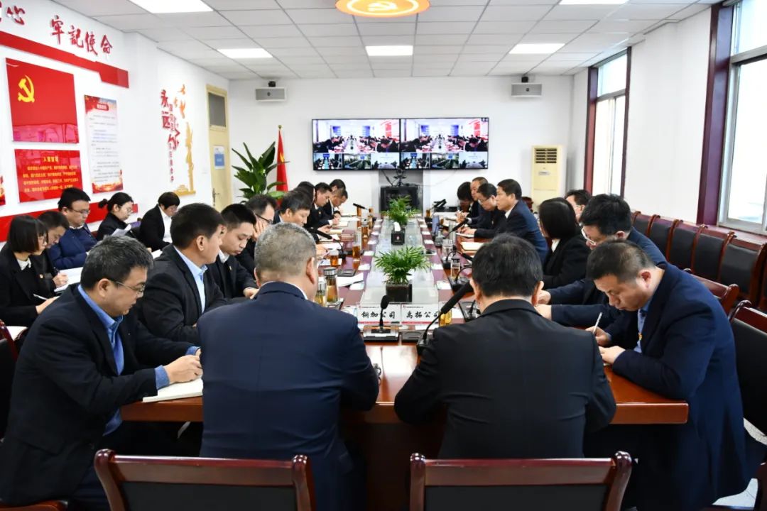 瞄準(zhǔn)目標(biāo)爭(zhēng)先精進(jìn) 聚焦重點(diǎn)精準(zhǔn)發(fā)力——龍鋼集團(tuán)召開(kāi)2月份生產(chǎn)經(jīng)營(yíng)例會(huì)