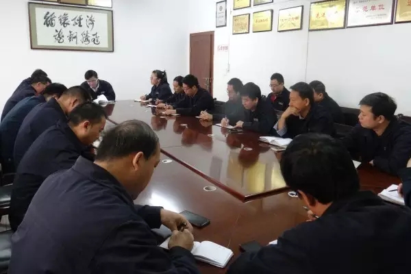 龍鋼集團(tuán)各單位認(rèn)真?zhèn)鬟_(dá)學(xué)習(xí)兩級黨代會會議精神