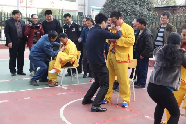 龍鋼集團(tuán)舉辦第四屆“合力杯”燈謎健身活動(dòng)