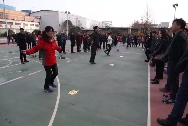 龍鋼集團(tuán)舉辦第四屆“合力杯”燈謎健身活動(dòng)