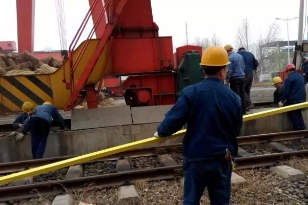 敬業(yè)，在這一刻體現(xiàn)——記西鋼動(dòng)力分廠修復(fù)5#龍門(mén)吊側(cè)記