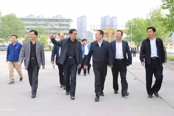 蓮湖區(qū)區(qū)長到西鋼、紅光物流公司視察工作