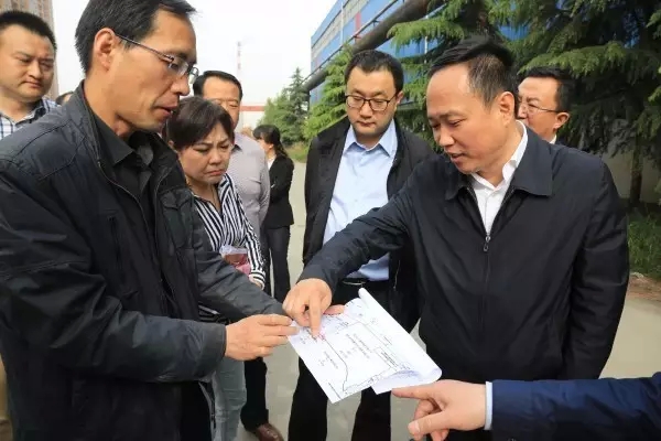 蓮湖區(qū)區(qū)長到西鋼、紅光物流公司視察工作