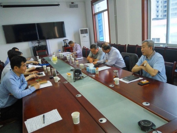 龍鋼集團(tuán)召開西鋼公司、紅光物流公司轉(zhuǎn)型發(fā)展專題會(huì)