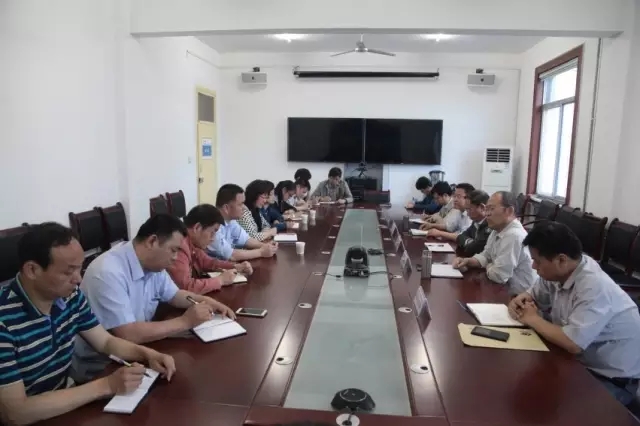 龍鋼集團(tuán)對擬提任干部進(jìn)行任前廉政法規(guī)考試和集體談話