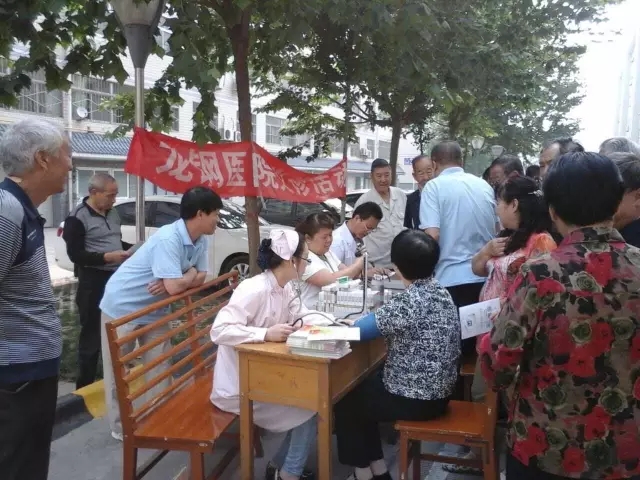 義診服務(wù)進(jìn)小區(qū) 物業(yè)服務(wù)暖人心