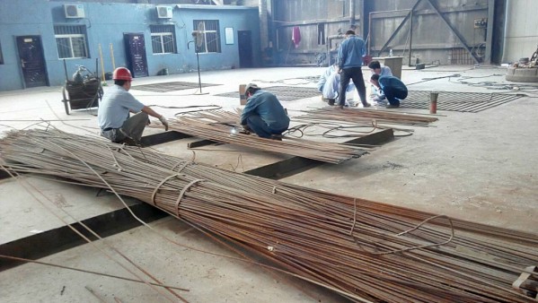決戰(zhàn)高溫力促轉(zhuǎn)型---記西鋼動(dòng)力分廠趕制窗網(wǎng)側(cè)記