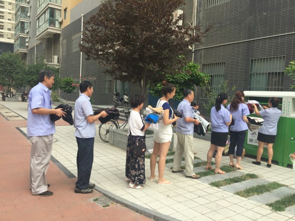 綜合服務(wù)公司舉行“衣暖人心，愛心捐贈(zèng)”公益活動(dòng)