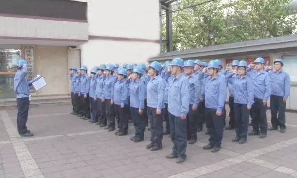 “兩學(xué)一做”接地氣 模范帶頭樹(shù)標(biāo)桿---華富新能源公司發(fā)電一區(qū)黨支部“兩學(xué)一做”活動(dòng)側(cè)記