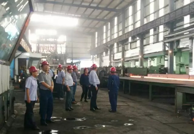 龍鋼集團領(lǐng)導(dǎo)到同興、綜合服務(wù)公司檢查安全環(huán)保工作