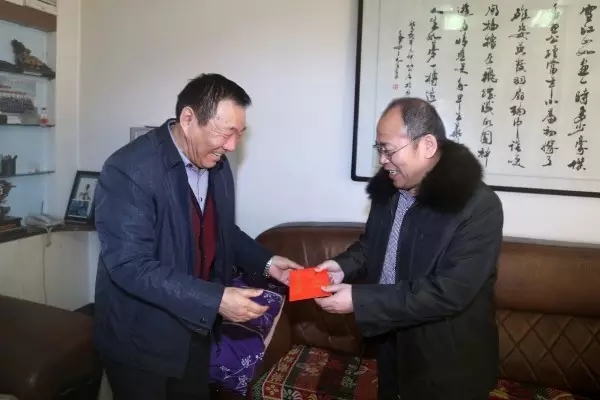 龍鋼集團(tuán)公司黨政領(lǐng)導(dǎo)節(jié)前看望慰問(wèn)韓城片區(qū)離退休老干部