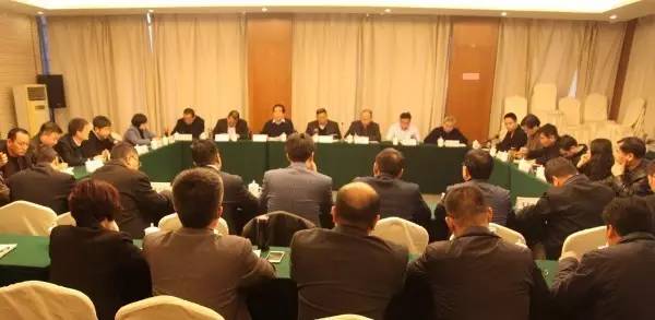 龍鋼集團(tuán)召開2017年民主評價(jià)及管理創(chuàng)新工作安排會