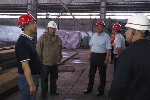龍鋼集團董事長、總經(jīng)理董銀師一行到安鋼集團交流考察