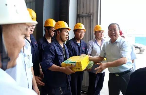 董銀師、劉光明、陳輝赴基層單位慰問送清涼