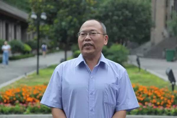 龍鋼集團(tuán)開展紀(jì)念建軍90周年復(fù)轉(zhuǎn)退伍軍人革命傳統(tǒng)教育活動(dòng)