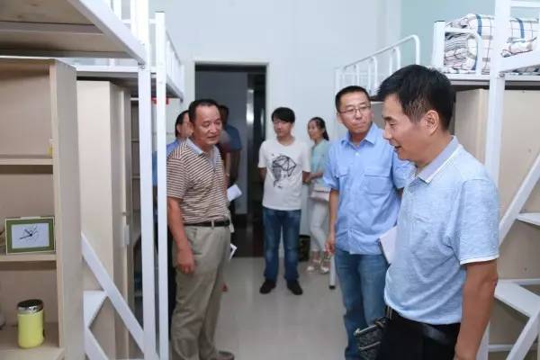 龍鋼集團公司檢查驗收紅光物流轉(zhuǎn)型項目