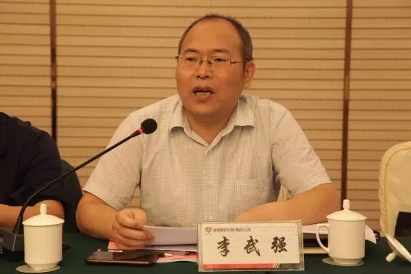 龍鋼集團(tuán)召開黨委理論學(xué)習(xí)中心組（擴(kuò)大）學(xué)習(xí)研討會