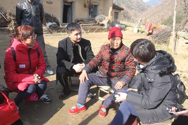 西鋼公司志愿者走進(jìn)商洛丹鳳送關(guān)愛