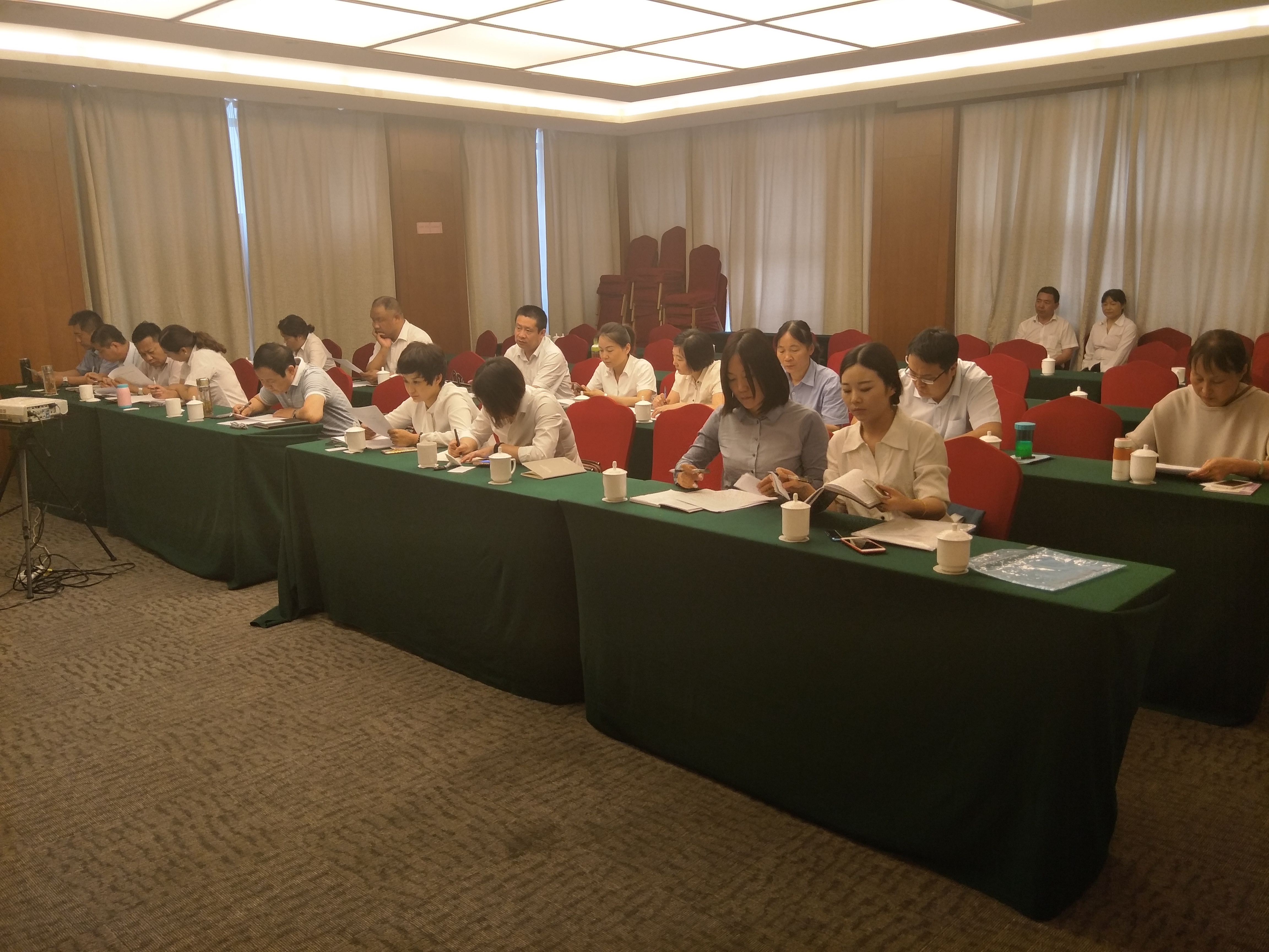 ��䓼��F���_2018������ȹ�����ϯ����