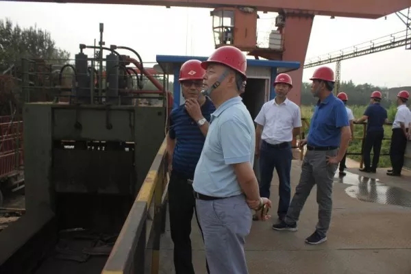 楊海峰視察龍鋼集團寶軋公司