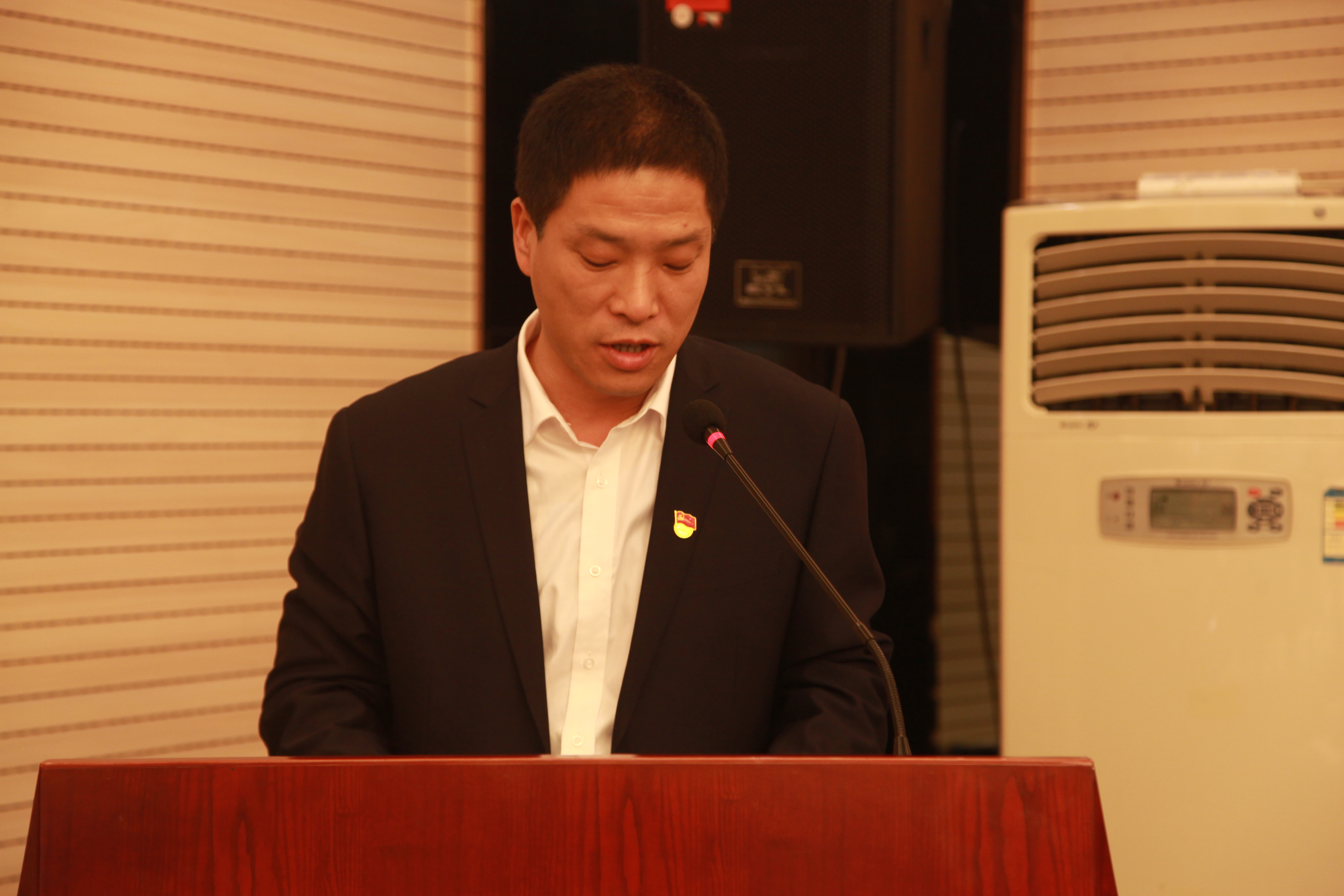 陜鋼集團(tuán)召開龍鋼集團(tuán)公司干部大會(huì)