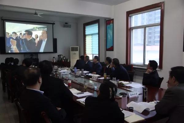 龍鋼集團(tuán)召開(kāi)“講政治、敢擔(dān)當(dāng)、改作風(fēng)”專題教育學(xué)習(xí)研討會(huì)