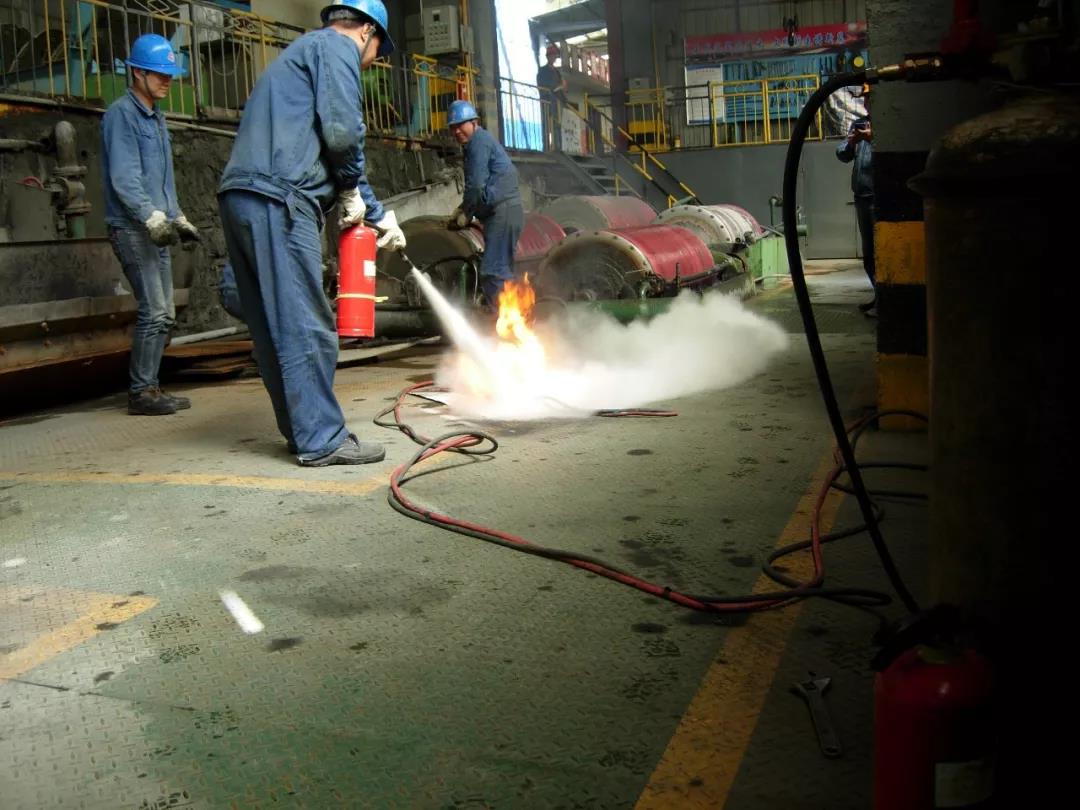 大西溝礦業(yè)公司第一選礦車(chē)間開(kāi)展乙炔泄露火災(zāi)事故應(yīng)急演練