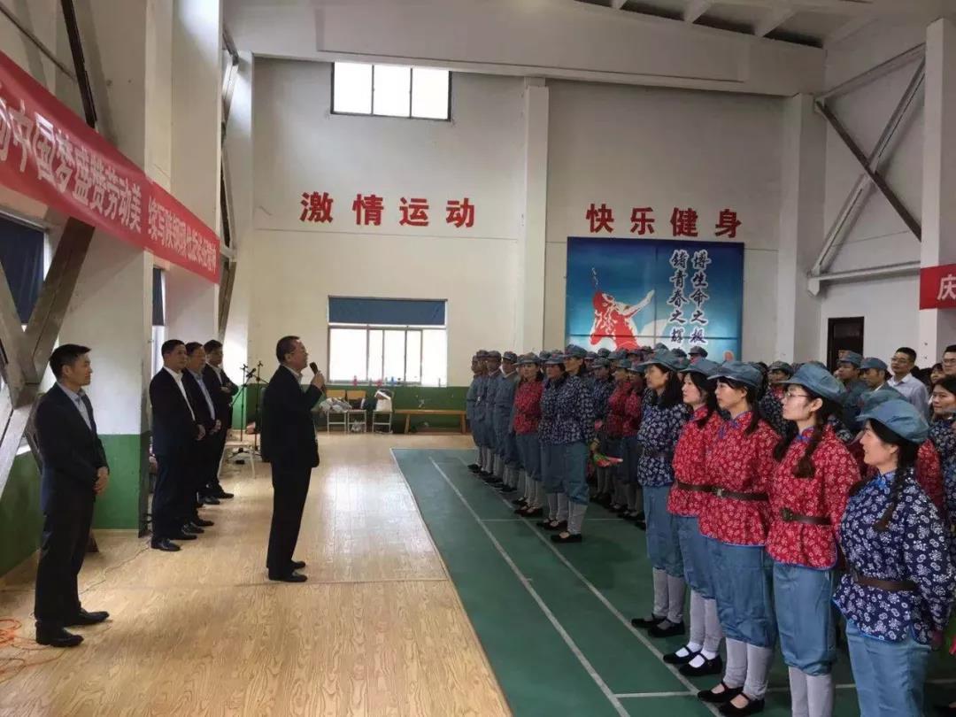 嘹亮的頌歌　深情的祝?！堜摷瘓F(tuán)百人合唱節(jié)目側(cè)記