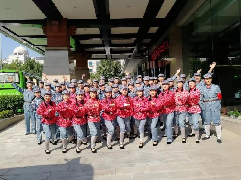 嘹亮的頌歌　深情的祝福——龍鋼集團(tuán)百人合唱節(jié)目側(cè)記