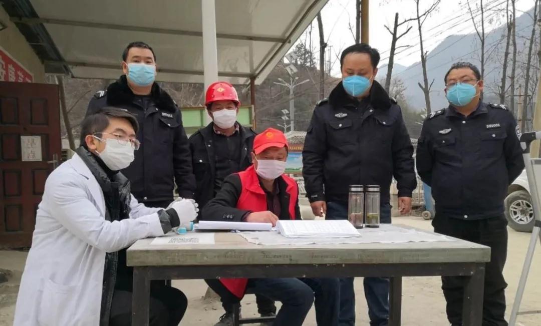 學(xué)雷鋒   戰(zhàn)疫情   穩(wěn)生產(chǎn)   龍鋼集團(tuán)在行動(dòng)