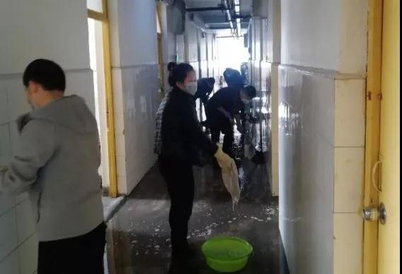 學(xué)雷鋒   戰(zhàn)疫情   穩(wěn)生產(chǎn)   龍鋼集團(tuán)在行動(dòng)