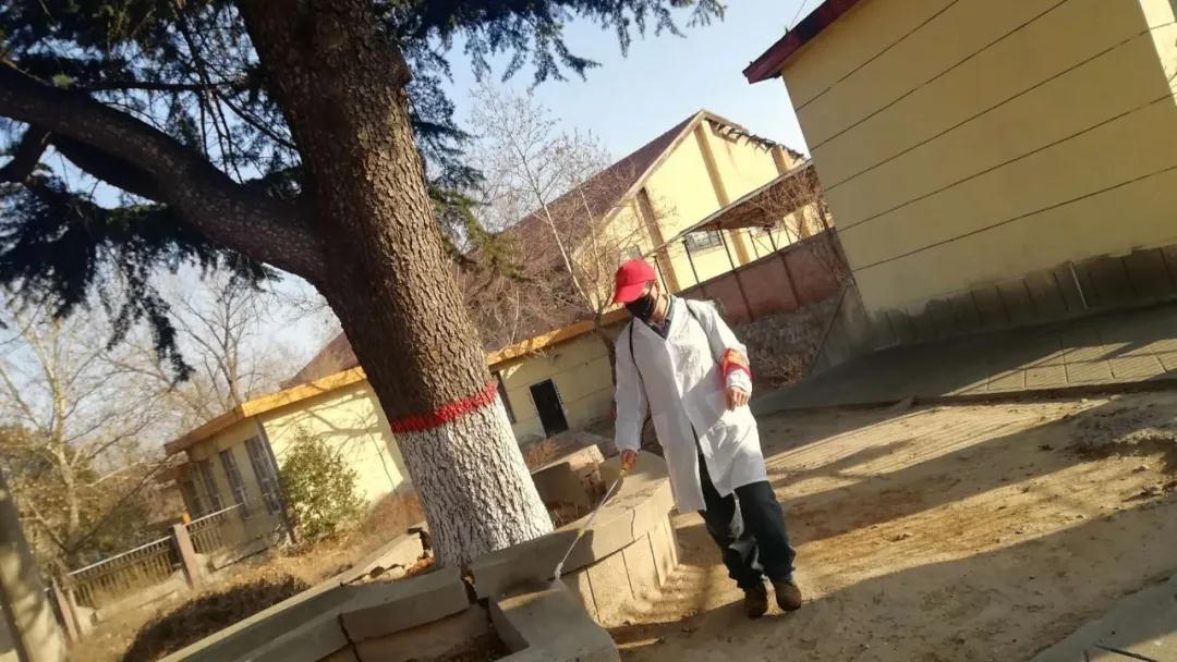 學(xué)雷鋒   戰(zhàn)疫情   穩(wěn)生產(chǎn)   龍鋼集團(tuán)在行動(dòng)