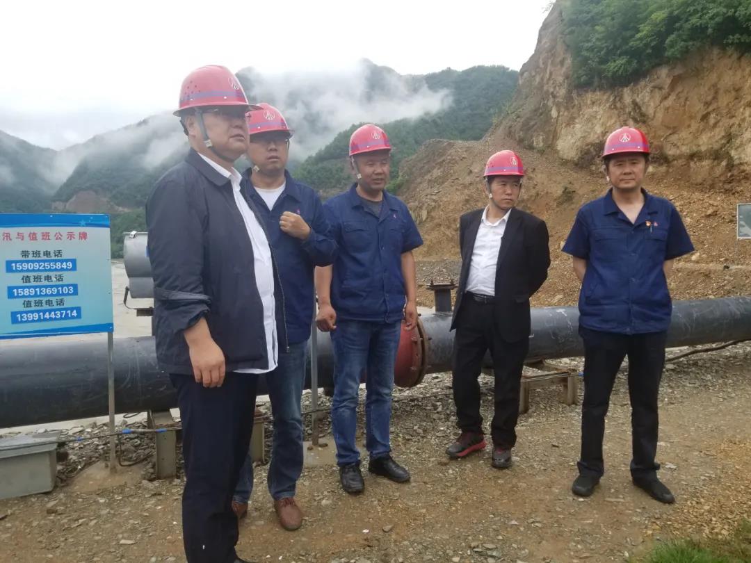 冒雨進(jìn)山查汛情 關(guān)切之心系礦山——陳輝檢查指導(dǎo)大西溝礦業(yè)公司防汛和安全環(huán)保工作