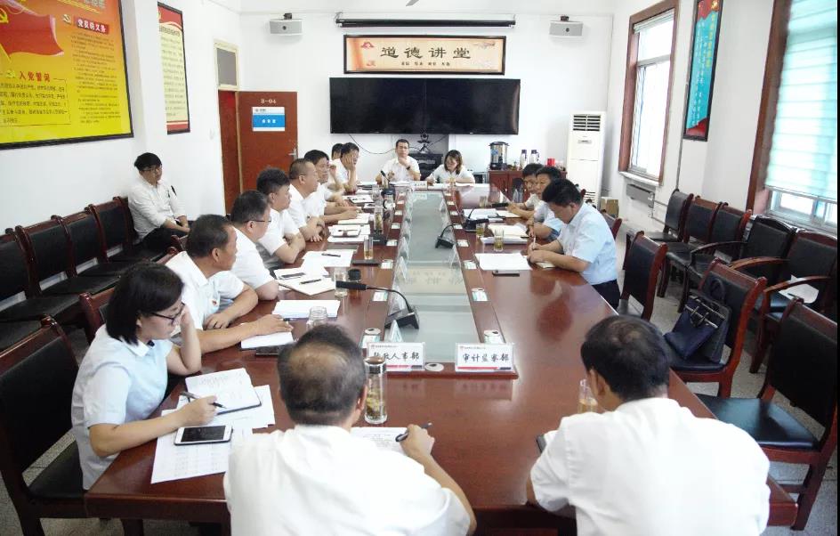 龍鋼集團(tuán)黨委召開“黨建領(lǐng)航、班子引領(lǐng)、干部走在前列”“三基三對標(biāo)”專題匯報會