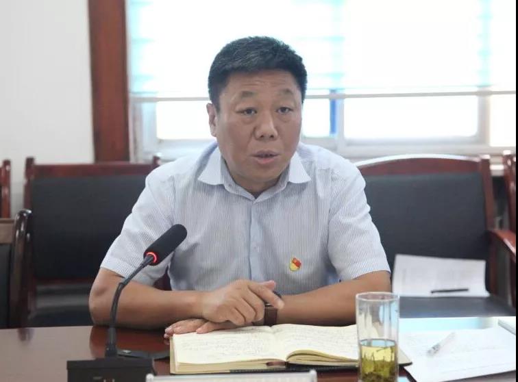 龍鋼集團(tuán)黨委召開“黨建領(lǐng)航、班子引領(lǐng)、干部走在前列”“三基三對標(biāo)”專題匯報會