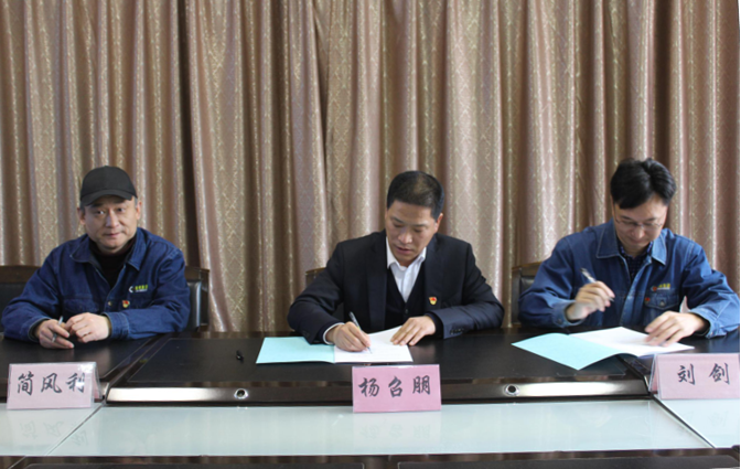 楊召朋調(diào)研指導西鋼紅光公司2021年工作