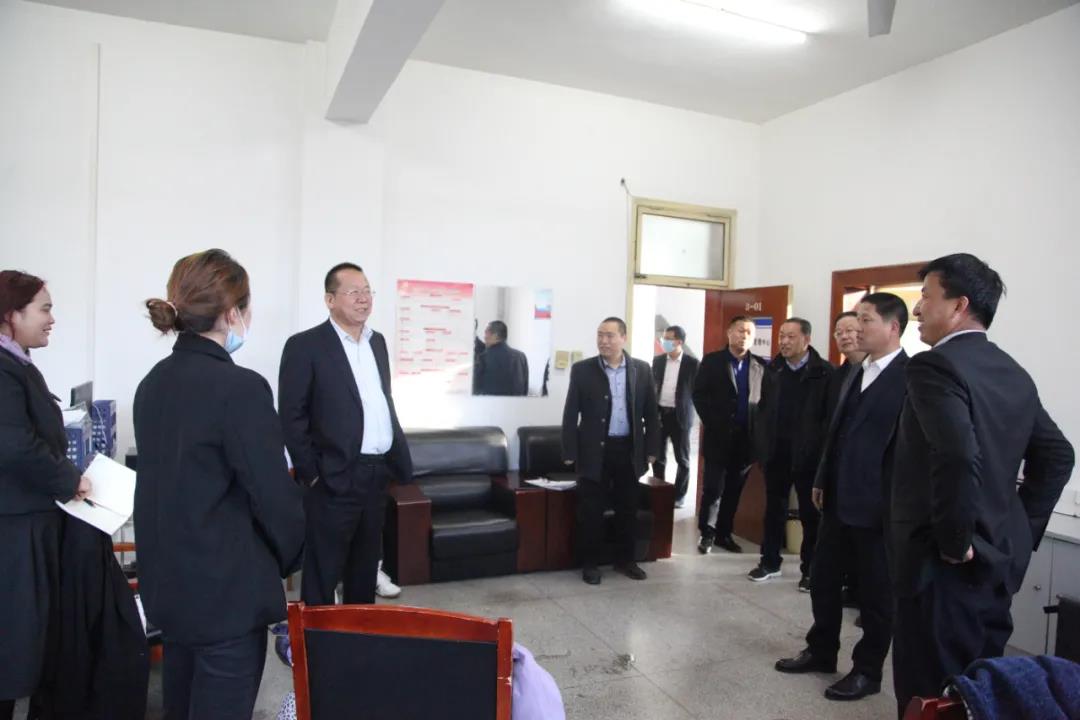 龍鋼集團(tuán)領(lǐng)導(dǎo)班子新年慰問干部職工