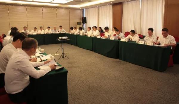 龍鋼集團黨委專題學(xué)習(xí)貫徹陜鋼集團干部作風(fēng)“八講二十四不準(zhǔn)”規(guī)定